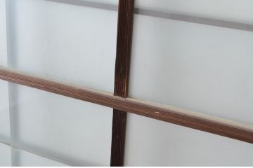 アンティーク建具　古い木味が趣あるマス目(升目)格子入りのガラス窓4枚セット(引き戸、ガラス戸)(R-065316)