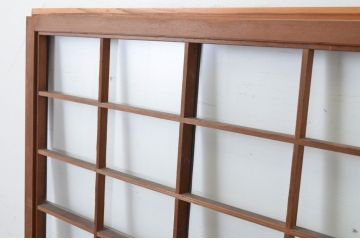 アンティーク建具　古い木味が趣あるマス目(升目)格子入りのガラス窓2枚セット(引き戸、ガラス戸)(R-065317)