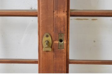 アンティーク建具　古い木味が趣あるマス目(升目)格子入りのガラス窓2枚セット(引き戸、ガラス戸)(R-065317)