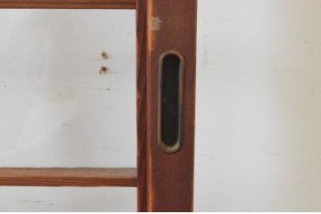 アンティーク建具　古い木味が趣あるマス目(升目)格子入りのガラス窓2枚セット(引き戸、ガラス戸)(R-065317)