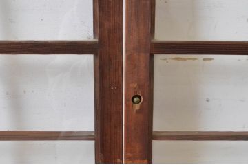アンティーク建具　古い木味が趣あるマス目(升目)格子入りのガラス窓2枚セット(引き戸、ガラス戸)(R-065317)