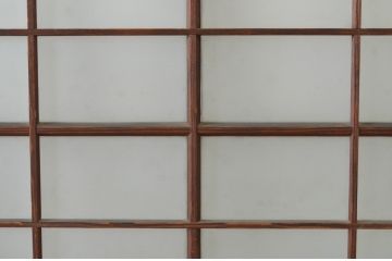 アンティーク建具　古い木味が趣あるマス目(升目)格子入りのガラス窓2枚セット(引き戸、ガラス戸)(R-065318)