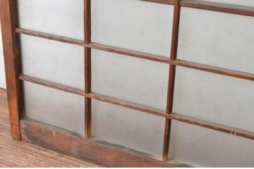 アンティーク建具　古い木味が趣あるマス目(升目)格子入りのガラス窓2枚セット(引き戸、ガラス戸)(R-065318)