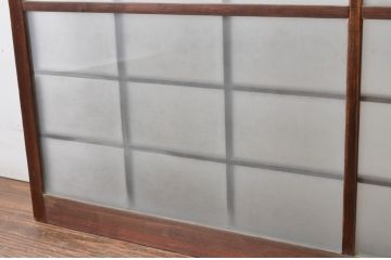 アンティーク建具　古い木味が趣あるマス目(升目)格子入りのガラス窓2枚セット(引き戸、ガラス戸)(R-065318)