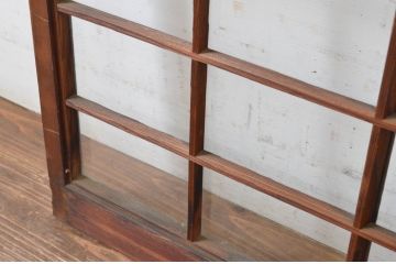 アンティーク建具　古い木味が趣あるマス目(升目)格子入りのガラス窓2枚セット(引き戸、ガラス戸)(R-065320)