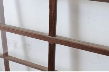アンティーク建具　古い木味が趣あるマス目(升目)格子入りのガラス窓2枚セット(引き戸、ガラス戸)(R-065320)