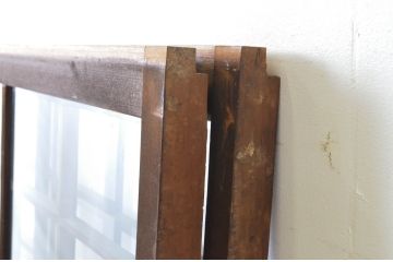 アンティーク建具　古い木味が趣あるマス目(升目)格子入りのガラス窓2枚セット(引き戸、ガラス戸)(R-065320)