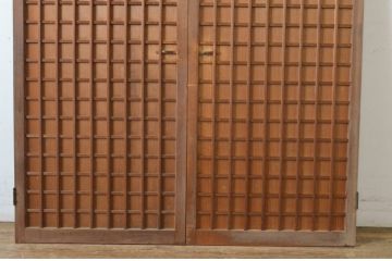 アンティーク建具　細かなマス目(升目)格子が美しい両開き扉1対(2枚セット)(きつね格子、狐格子、窓、木製戸)(R-065338)
