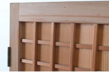 アンティーク建具　細かなマス目(升目)格子が美しい両開き扉1対(2枚セット)(きつね格子、狐格子、窓、木製戸)(R-065339)