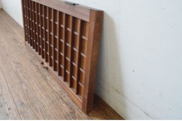 アンティーク建具　縦でも横でも使えるマス目(升目)格子の小さな扉1枚(きつね格子、狐格子、窓、木製戸)(R-065340)