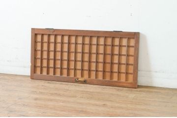 アンティーク建具　縦でも横でも使えるマス目(升目)格子の小さな扉1枚(きつね格子、狐格子、窓、木製戸)(R-065341)