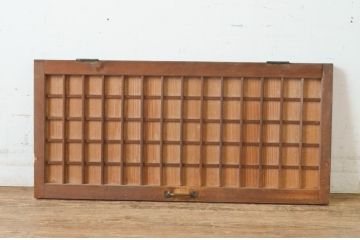 アンティーク建具　縦でも横でも使えるマス目(升目)格子の小さな扉1枚(きつね格子、狐格子、窓、木製戸)(R-065341)