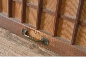 アンティーク建具　縦でも横でも使えるマス目(升目)格子の小さな扉1枚(きつね格子、狐格子、窓、木製戸)(R-065341)