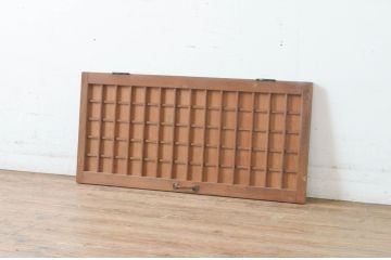 アンティーク建具　縦でも横でも使えるマス目(升目)格子の小さな扉1枚(きつね格子、狐格子、窓、木製戸)(R-065342)
