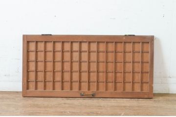 アンティーク建具　縦でも横でも使えるマス目(升目)格子の小さな扉1枚(きつね格子、狐格子、窓、木製戸)(R-065342)