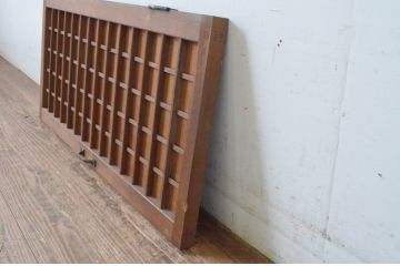 アンティーク建具　縦でも横でも使えるマス目(升目)格子の小さな扉1枚(きつね格子、狐格子、窓、木製戸)(R-065342)