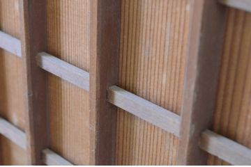 アンティーク建具　縦でも横でも使えるマス目(升目)格子の小さな扉1枚(きつね格子、狐格子、窓、木製戸)(R-065342)