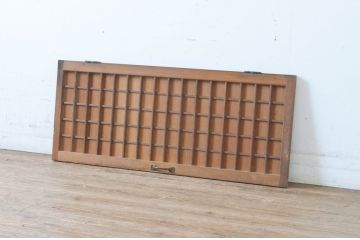 アンティーク建具　縦でも横でも使えるマス目(升目)格子の小さな扉1枚(きつね格子、狐格子、窓、木製戸)(R-065343)