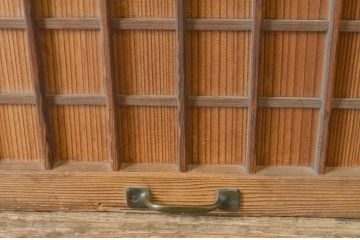 アンティーク建具　縦でも横でも使えるマス目(升目)格子の小さな扉1枚(きつね格子、狐格子、窓、木製戸)(R-065343)