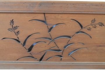 アンティーク建具　羽ばたく鳥の様子が透かし彫りで表現された欄間2枚セット(明かり取り、明り取り)(R-065356)