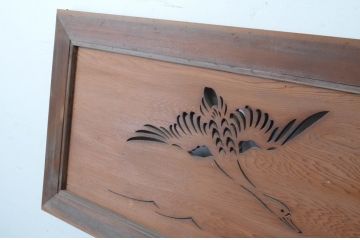 アンティーク建具　羽ばたく鳥の様子が透かし彫りで表現された欄間2枚セット(明かり取り、明り取り)(R-065356)