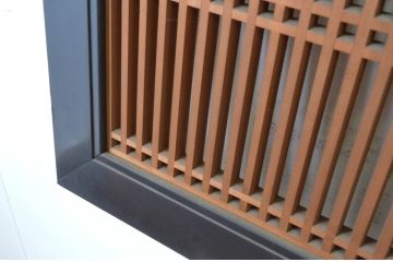 アンティーク建具　特大サイズ!!黒漆塗り枠が美しい存在感のある格子欄間2枚セット(明かり取り、明り取り)(R-065358)