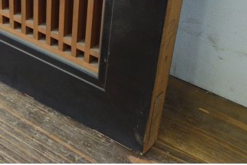 アンティーク建具　特大サイズ!!黒漆塗り枠が美しい存在感のある格子欄間2枚セット(明かり取り、明り取り)(R-065358)