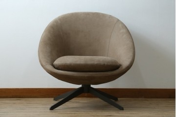 中古　超美品　ほぼ未使用　arflex(アルフレックス)　LUCIA(ルチア)　バックスキン張り(張り地L4ランク)　丸みのあるフォルムが柔らかい印象を与える1人掛けソファ　定価716,100円　(R-065389)