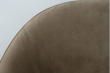 中古　超美品　ほぼ未使用　arflex(アルフレックス)　LUCIA(ルチア)　バックスキン張り(張り地L4ランク)　丸みのあるフォルムが柔らかい印象を与える1人掛けソファ　定価716,100円　(R-065389)