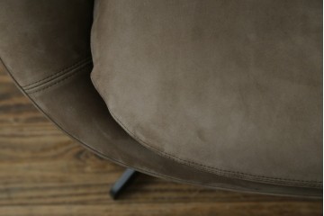 中古　超美品　ほぼ未使用　arflex(アルフレックス)　LUCIA(ルチア)　バックスキン張り(張り地L4ランク)　丸みのあるフォルムが柔らかい印象を与える1人掛けソファ　定価716,100円　(R-065389)