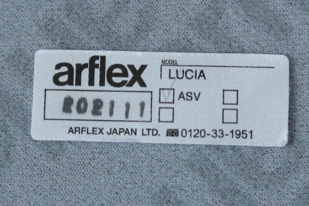 中古　超美品　ほぼ未使用　arflex(アルフレックス)　LUCIA(ルチア)　バックスキン張り(張り地L4ランク)　丸みのあるフォルムが柔らかい印象を与える1人掛けソファ　定価716,100円　(R-065389)
