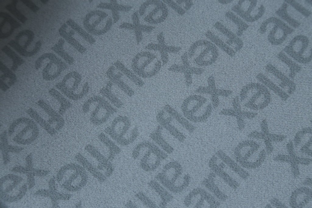 中古　超美品　ほぼ未使用　arflex(アルフレックス)　LUCIA(ルチア)　バックスキン張り(張り地L4ランク)　丸みのあるフォルムが柔らかい印象を与える1人掛けソファ　定価716,100円　(R-065389)
