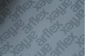 中古　超美品　ほぼ未使用　arflex(アルフレックス)　LUCIA(ルチア)　バックスキン張り(張り地L4ランク)　丸みのあるフォルムが柔らかい印象を与える1人掛けソファ　定価716,100円　(R-065389)