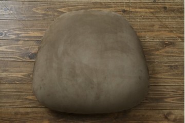 中古　超美品　ほぼ未使用　arflex(アルフレックス)　LUCIA(ルチア)　バックスキン張り(張り地L4ランク)　丸みのあるフォルムが柔らかい印象を与える1人掛けソファ　定価716,100円　(R-065389)