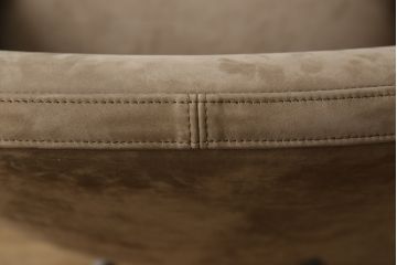 中古　超美品　ほぼ未使用　arflex(アルフレックス)　LUCIA(ルチア)　バックスキン張り(張り地L4ランク)　丸みのあるフォルムが柔らかい印象を与える1人掛けソファ(1P、回転チェア、椅子、イス)(定価716,100円)(R-065389)