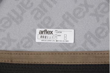 中古　超美品　ほぼ未使用　arflex(アルフレックス)　LUCIA(ルチア)　バックスキン張り(張り地L4ランク)　丸みのあるフォルムが柔らかい印象を与える1人掛けソファ(1P、回転チェア、椅子、イス)(定価716,100円)(R-065389)