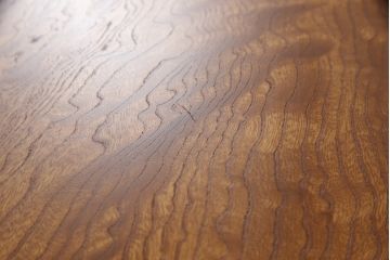 中古　岩手岩泉・純木家具　総欅(ケヤキ)材　天板一枚板　モダンデザインの引き出し付き!!上質な造りのコンソールテーブル(サイドテーブル、コーヒーテーブル、ナイトテーブル、エンドテーブル)(R-065390)