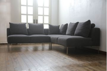 中古　美品　IDC大塚家具取り扱い　すっきりとしたリビングスタイルを実現できるクッション付きコーナーソファ(L字型、4人掛け、5人掛け、4P)(定価約48万円)(R-065394)