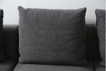 中古　美品　IDC大塚家具取り扱い　すっきりとしたリビングスタイルを実現できるクッション付きコーナーソファ(L字型、4人掛け、5人掛け、4P)(定価約48万円)(R-065394)