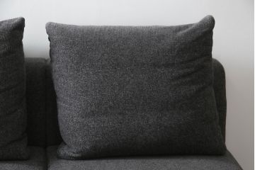 中古　美品　IDC大塚家具取り扱い　すっきりとしたリビングスタイルを実現できるクッション付きコーナーソファ(L字型、4人掛け、5人掛け、4P)(定価約48万円)(R-065394)