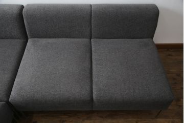 中古　美品　IDC大塚家具取り扱い　すっきりとしたリビングスタイルを実現できるクッション付きコーナーソファ(L字型、4人掛け、5人掛け、4P)(定価約48万円)(R-065394)