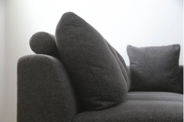 中古　美品　IDC大塚家具取り扱い　すっきりとしたリビングスタイルを実現できるクッション付きコーナーソファ(L字型、4人掛け、5人掛け、4P)(定価約48万円)(R-065394)