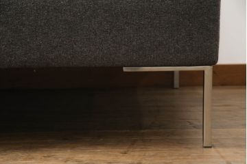 中古　美品　IDC大塚家具取り扱い　すっきりとしたリビングスタイルを実現できるクッション付きコーナーソファ(L字型、4人掛け、5人掛け、4P)(定価約48万円)(R-065394)