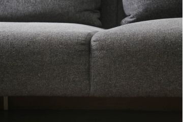 中古　美品　IDC大塚家具取り扱い　すっきりとしたリビングスタイルを実現できるクッション付きコーナーソファ(L字型、4人掛け、5人掛け、4P)(定価約48万円)(R-065394)