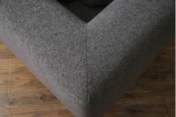 中古　美品　IDC大塚家具取り扱い　すっきりとしたリビングスタイルを実現できるクッション付きコーナーソファ(L字型、4人掛け、5人掛け、4P)(定価約48万円)(R-065394)