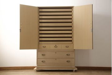 中古　国産　職人手造り　美しい金具が目を惹く上品な総桐箪笥(並厚、四方丸、桐たんす、整理タンス、引き出し、チェスト、和箪笥、衣装箪笥、着物箪笥、衣装盆)(R-065395)
