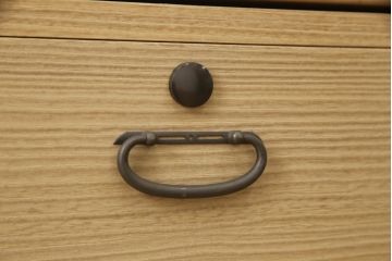 中古　国産　職人手造り　美しい金具が目を惹く上品な総桐箪笥(並厚、四方丸、桐たんす、整理タンス、引き出し、チェスト、和箪笥、衣装箪笥、着物箪笥、衣装盆)(R-065395)