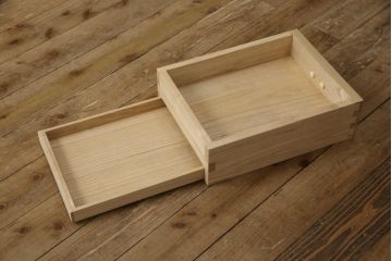 中古　国産　職人手造り　美しい金具が目を惹く上品な総桐箪笥(並厚、四方丸、桐たんす、整理タンス、引き出し、チェスト、和箪笥、衣装箪笥、着物箪笥、衣装盆)(R-065395)