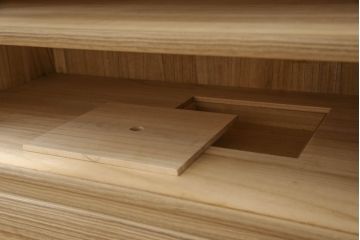 中古　国産　職人手造り　美しい金具が目を惹く上品な総桐箪笥(並厚、四方丸、桐たんす、整理タンス、引き出し、チェスト、和箪笥、衣装箪笥、着物箪笥、衣装盆)(R-065395)