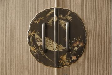 中古　国産　職人手造り　美しい金具が目を惹く上品な総桐箪笥(並厚、四方丸、桐たんす、整理タンス、引き出し、チェスト、和箪笥、衣装箪笥、着物箪笥、衣装盆)(R-065395)